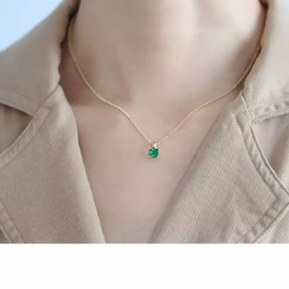 🎀NWT Pure 9Karot Gold  Green Emerald Golden Square Pendant
